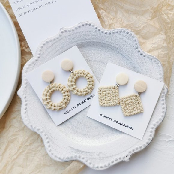 LAST ONE 💖Straw Wicker Earrings - Picture 5 of 6